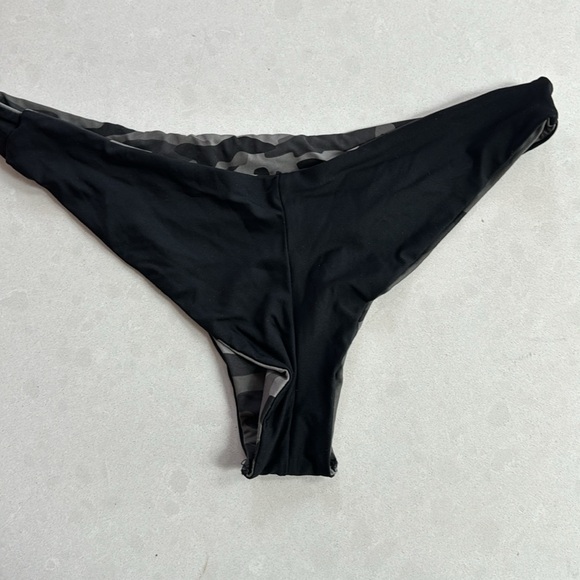 Bikini - Picture 7 of 7